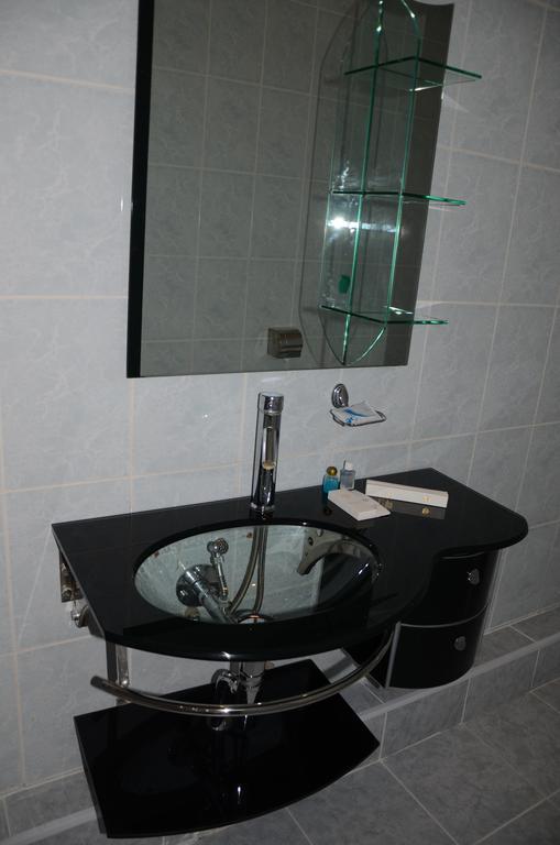 Saryarka Hotel Astana Quarto foto